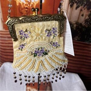 VINTAGE Victorian Floral Crochet Beaded Hand Bag w/Kiss Lock, Beaded Chain.